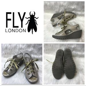 - EUC C LONDON FLY LACE UP WEDGES SIZE 9